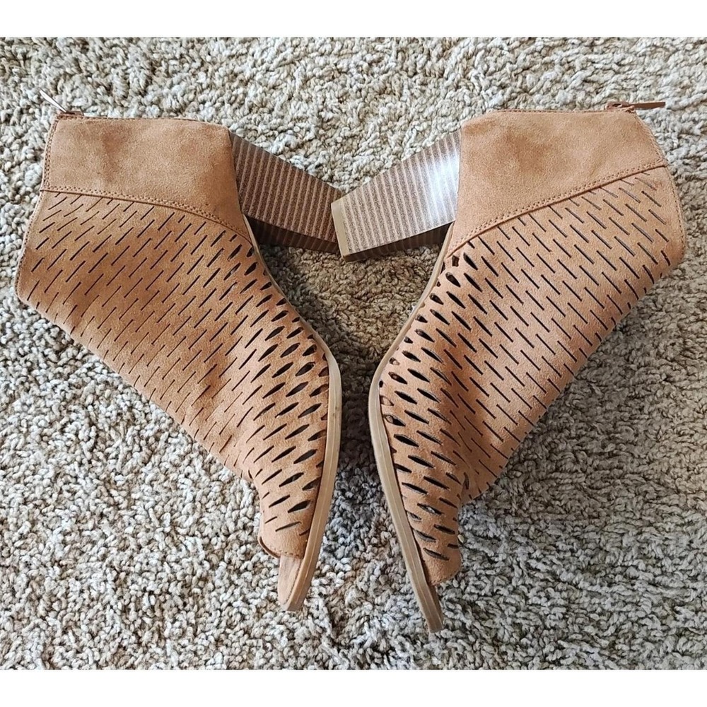 Women Boots 8 Medium Tan Perforated Peep Toe Ankle Faux Suede Block‎ Heel 8/38